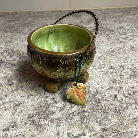 VINTAGE CERAMIC DROP BOWL WITH GREEN AND RUST LEAVES CLAW FEET! - Picture 2 of 8